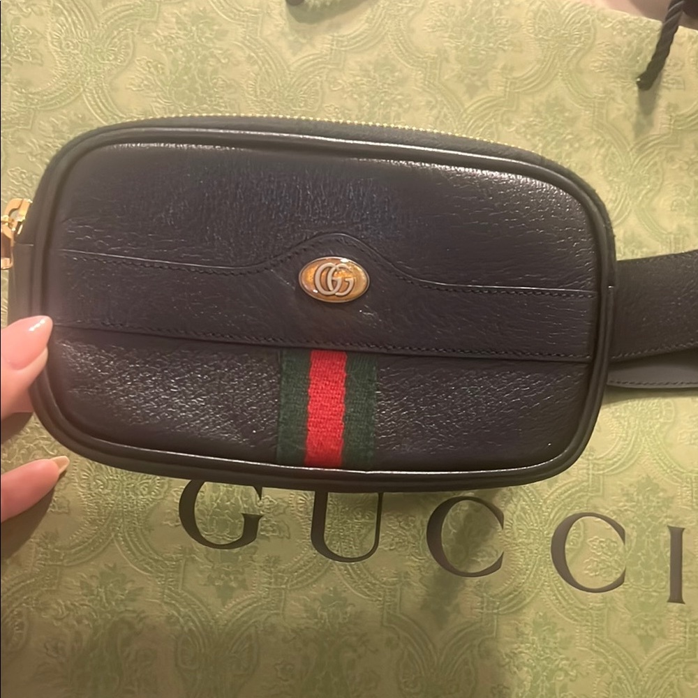 Gucci Black Belt Bag with Green and Red Stripe

Gucci Ophidia Suede Belt Bag